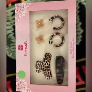 2 Pc hair clips + 2 pairs earrings